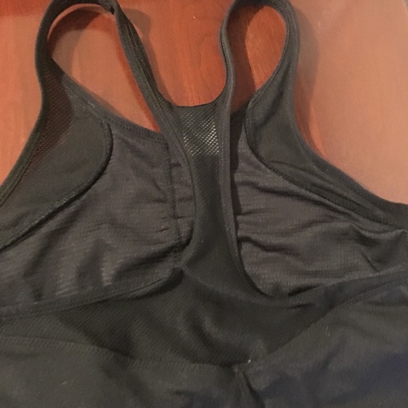 Old Navy Active Go-Dry tank - Picture 4 of 4
